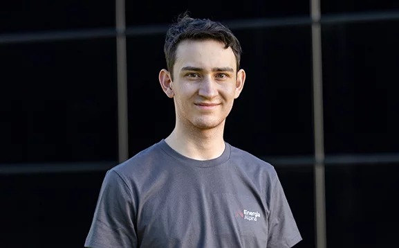 Portrait von Julian Deplazes